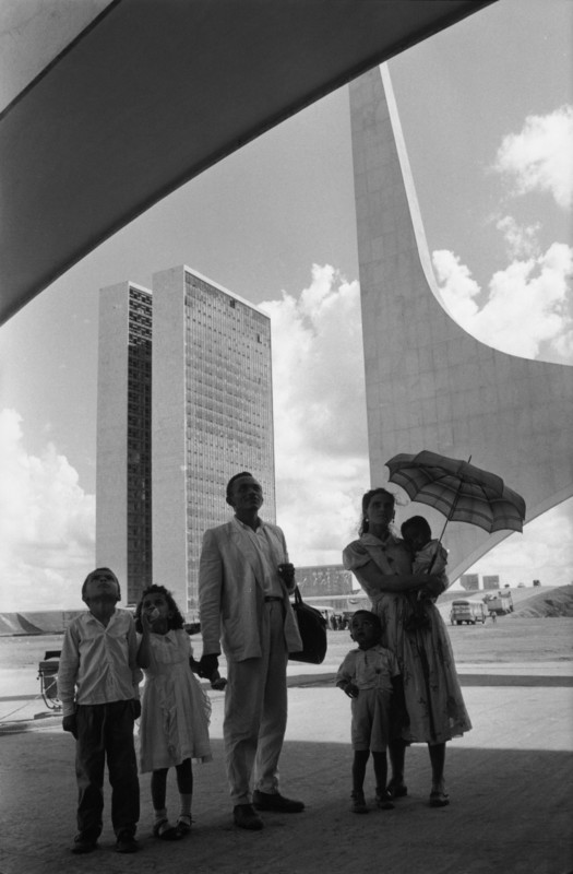 1960 BRAZIL. Brasilia.1960.Worker from Nordeste shows his family the new city on inauguration day.Image envoy? ? Emmanuelle Hasco?t (Transaction : 632780058821875000)? Rene Burri / Magnum Photos 