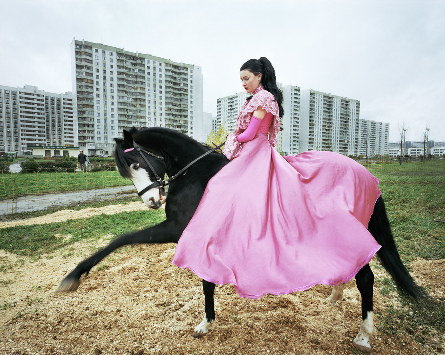 Zirkusprinzessin, Selenograd, Russland, 2004 aus der Serie und dem gleichnamigen Buch „Russian Cirkus“, Edition 5Haus, 2022 © Reiner Riedler / Reiner Riedler